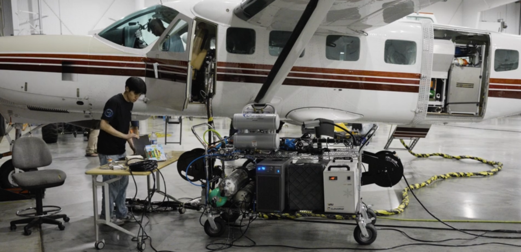 개요 에너지는 태양 에너지를 1.5에서 변환합니다. 10,000피트 고도에서 지상으로 전송된 다음 단계는 궤도 위성에 도전하는 것입니다